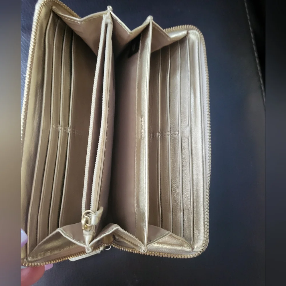 **SOLD**Coach signature zip around Wallet - Picture 3 of 9